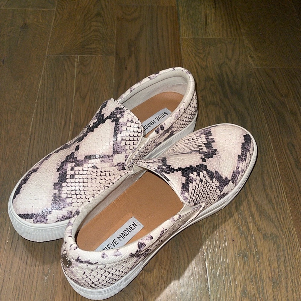 Barely worn women’s Steve Madden shoes